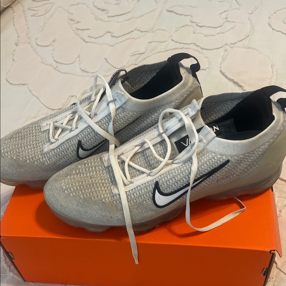 Nike light grey and Black Sneakers